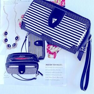 Stella and Dot Madison Zip Wallet